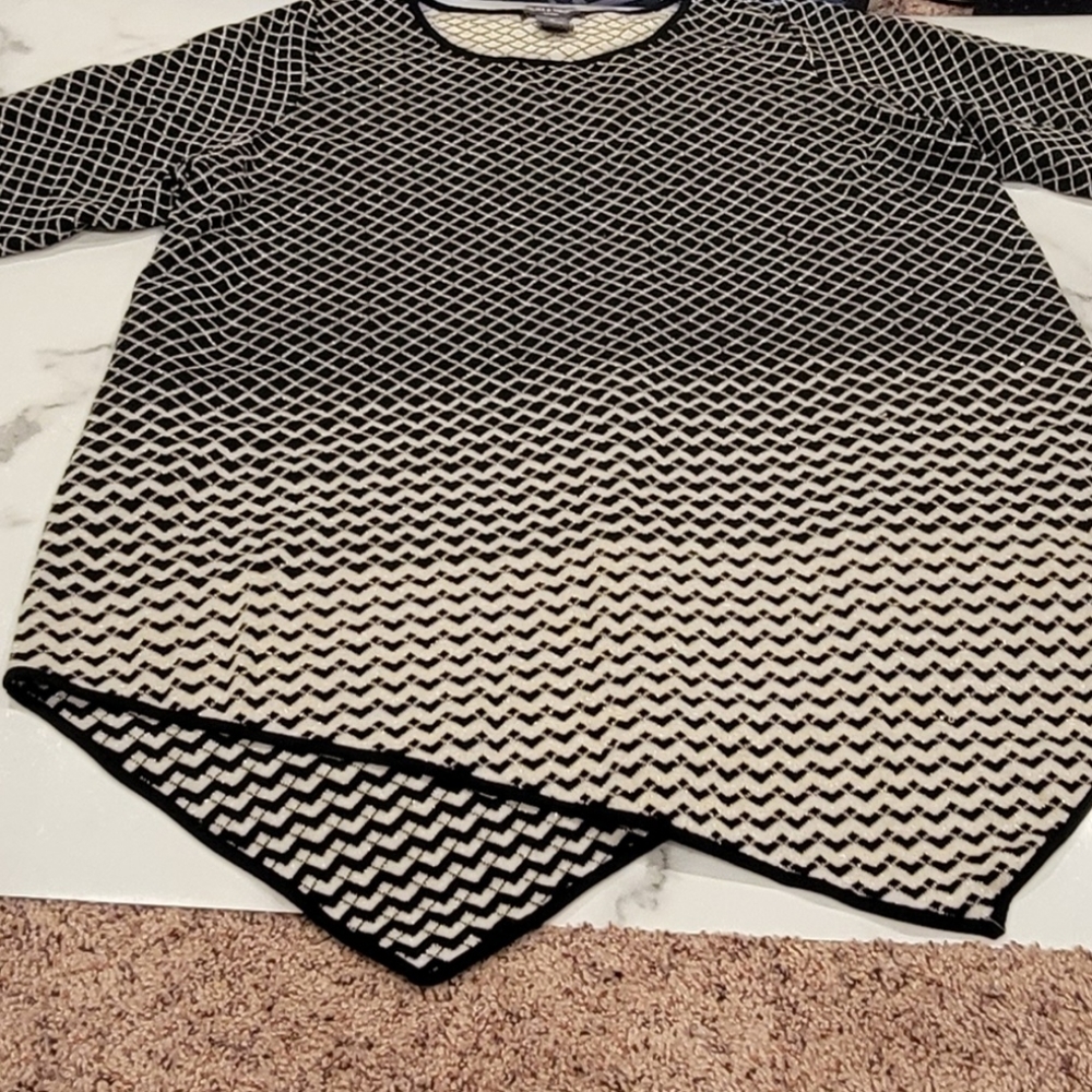 Chelsea & Theodore Assymetric Tunic Sweater, Black & Gold Cream Thick Knit-Sz 1X